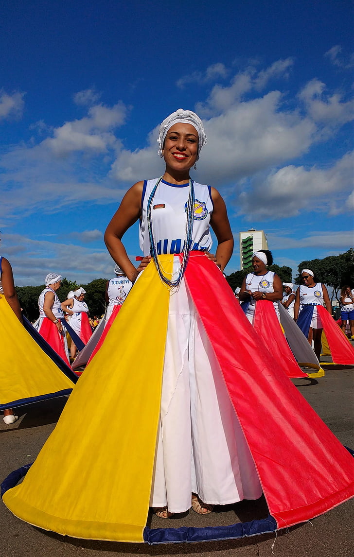 Carnaval, Bahia, Parade, essay, Ala, samba school, samba