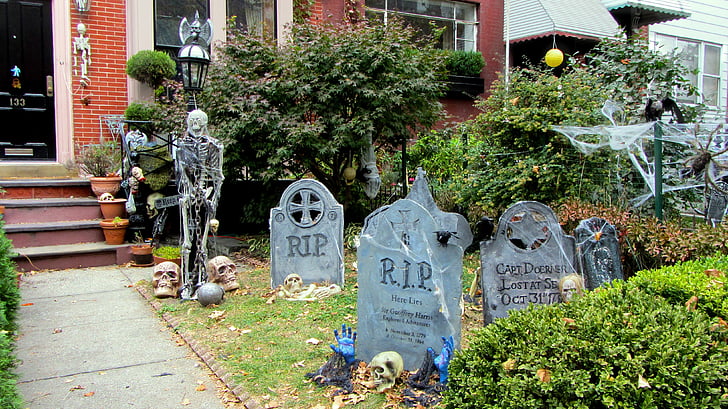 Halloween, läskiga, skelett, gravar, kyrkogården, grav stenar, säsongsbetonade