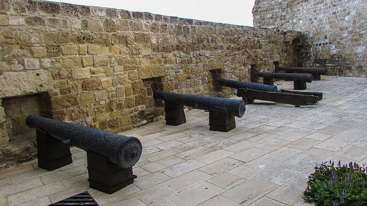 Cypern, Larnaca, fästning, kanoner