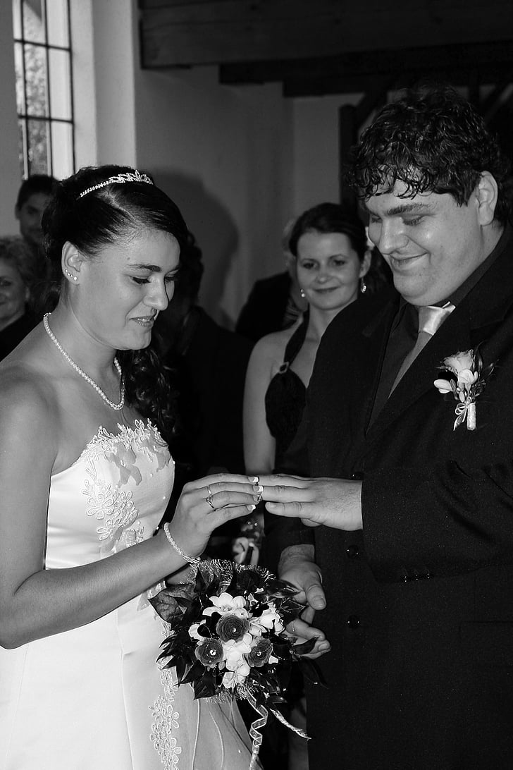 Hochzeit, Braut, Bräutigam, Zeuge, Blumenstrauß, Brautstrauß, Lächeln