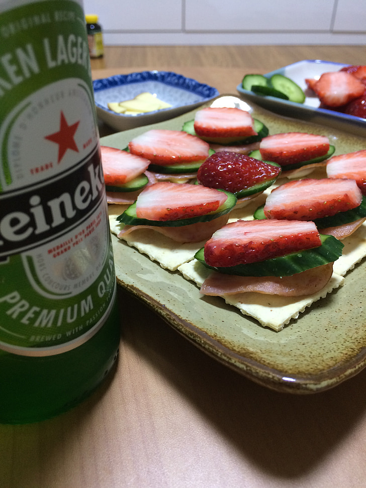 Heineken, bière, canapés aux fraises