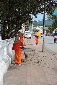 Лаос, Luang prabang, монаси