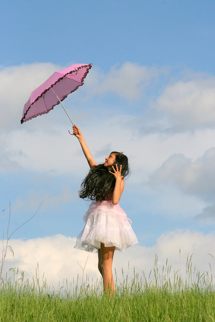 mergaitė, skėtis, princesė, skrydžio, rožinė, žolės, dangus