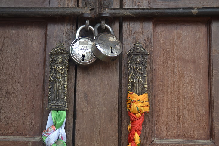 koka durvis, pilis, Indijas dievības, pils, vecās koka durvis, piekaramās slēdzenes, durvju roktura