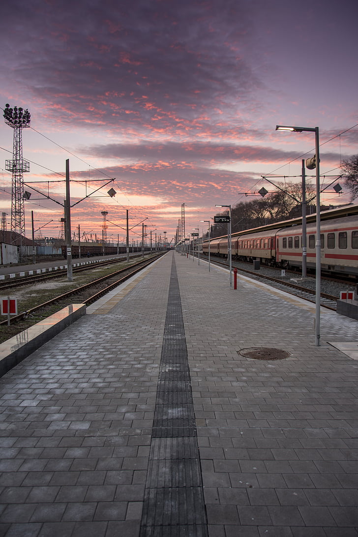 a vonat, pályaudvar, utazás, Burgasz, Bulgária, vasúti, közlekedés