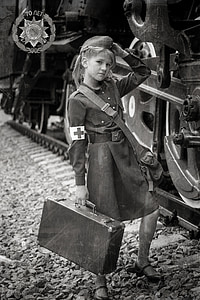 meisje, militair uniform, overwinning, 9 mei, trein, koffer, Peron