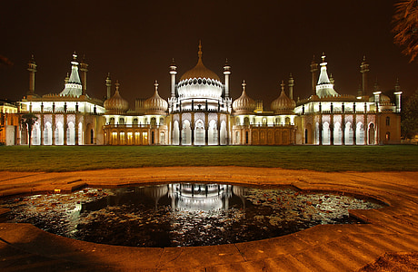 Brighton, královský pavilon, noční