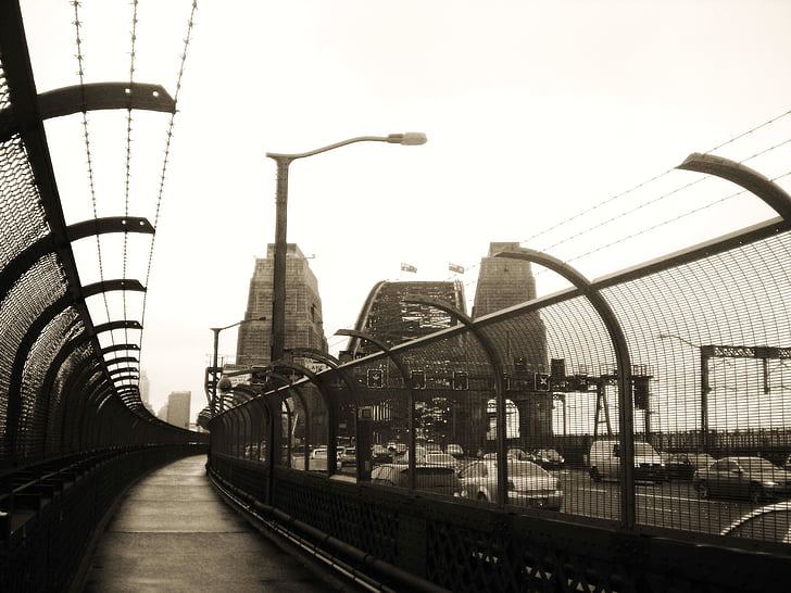 Jembatan, pagar, Mobil, Kota, jalan, cara, hitam dan putih