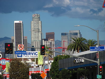 Λος Άντζελες, στον ορίζοντα, ήλιο της ημέρας, φοίνικες, σημάδια, στο κέντρο της πόλης, αστική