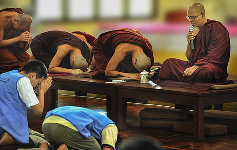 Theravada budisme, retre homenatge, homenatge, respectuosament, veneració, respecte, tradició