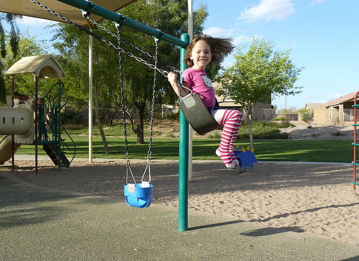 cô gái bé nhỏ, swing, trẻ em, Cô bé, đong đưa, công viên, Vui vẻ
