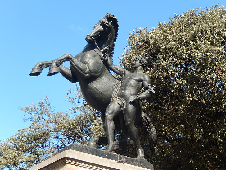 az ember a ló, szobor, Barcelona, Plaza catalunya, Miguel osle, bölcsesség