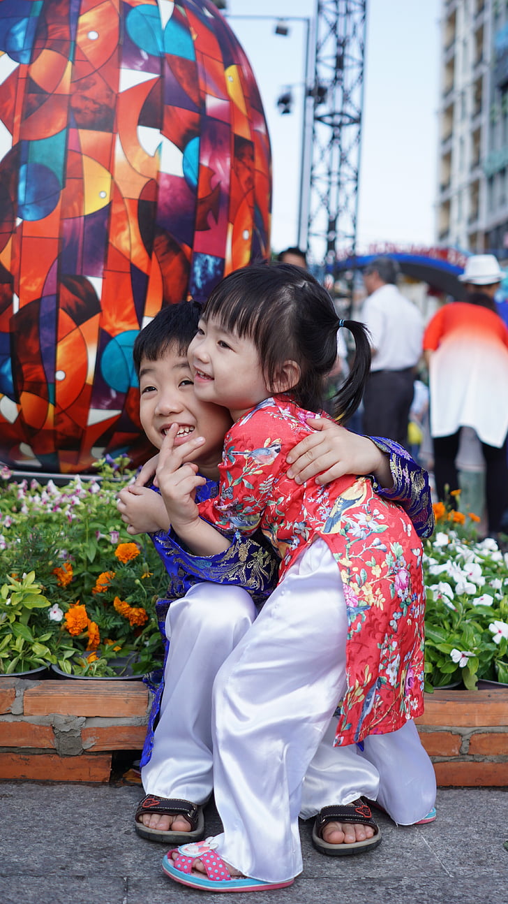 trẻ em, Hoa, cái ôm