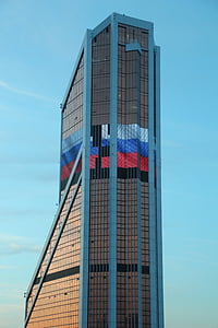 Ρωσία, Μόσχα, νέα πόλη, ουρανοξύστες, στον ορίζοντα, πρόσοψη από γυαλί, σημαία