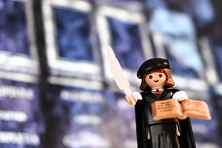 martin luther, luther, playmobil, reformation, protestant, church, figure