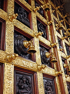templo hindu, sinos, de madeira, porta, arquitetura, dourado, tocando