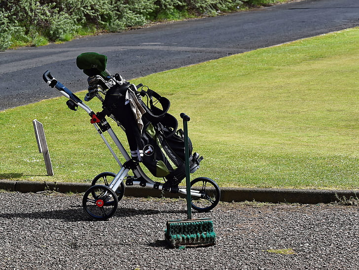 Golf, parcours de golf, putting green, clubs de golf, sac de golf, chariot, panier