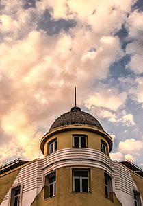 Grecia, Volos, Universidad de Tesalia, arquitectura, edificio, por la tarde, nubes