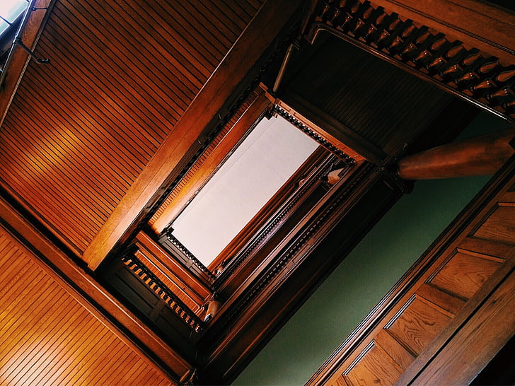 pa kāpnēm, kāpņu telpas, kāpnes, kāpnes, arhitektūra