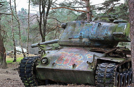 Siegfried hattı aachen, askeri eğitim alanı, eski tankı, grafiti