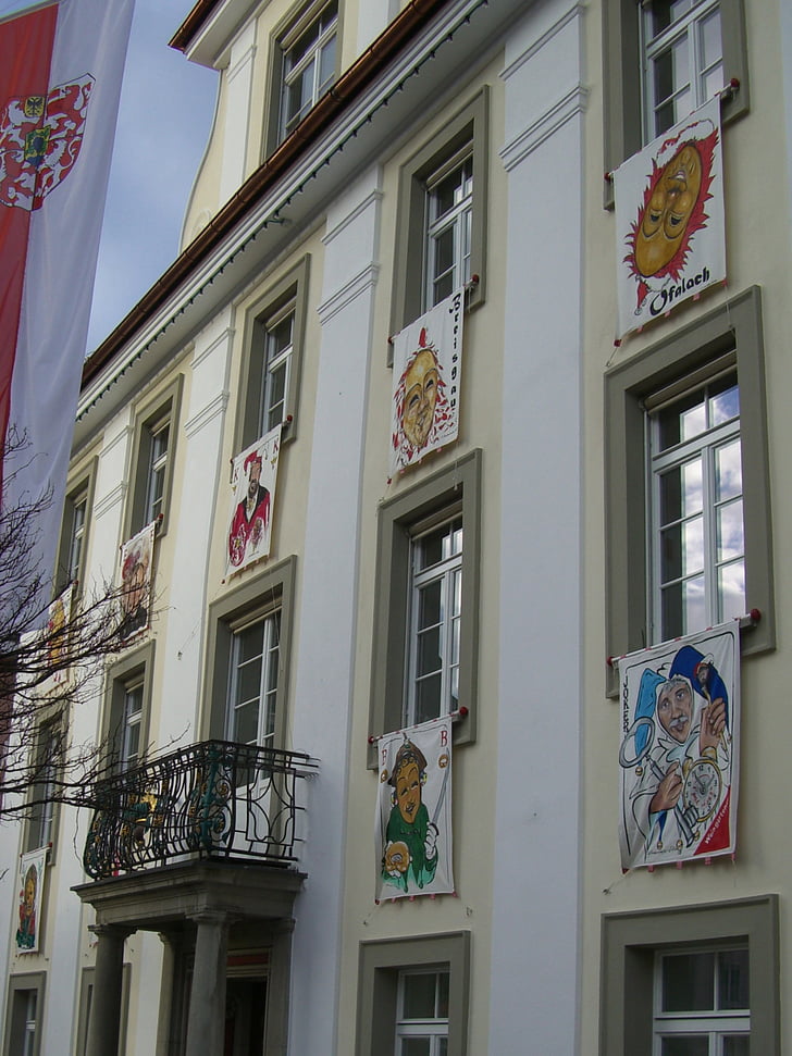 trước nhà, mặt tiền, cửa sổ, nhà mặt tiền, Ban công, lá cờ, hausdeko