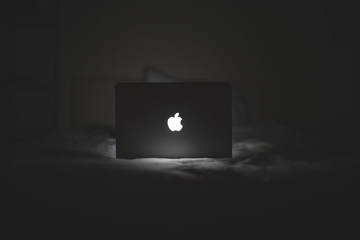 gultas, dators, vēlu, MacBook, naktī, piezīmju grāmatiņas, darba