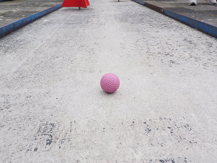 ballen, Mini golfball, ballen guide, minigolf, minigolf-anlegget, bakken golf, dyktighet spillet