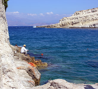 Grecia, Matala, Visser, mar, cielo azul, montañas, agua