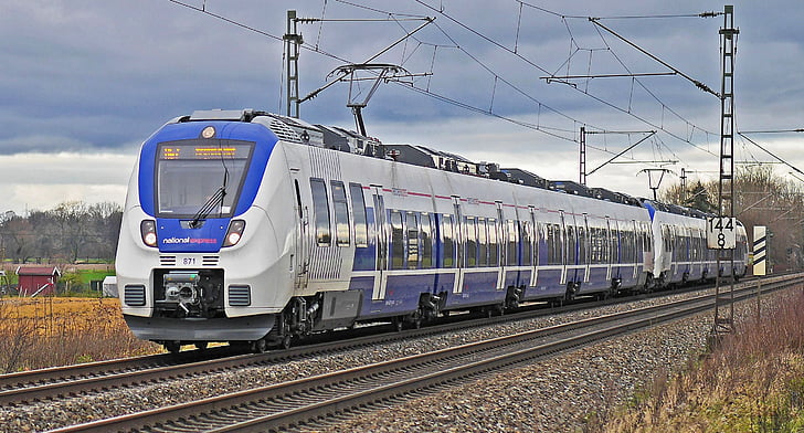 Pociąg regionalny, podmioty prywatne, główna linia, talent2, Bombardier, podwójny podnośnika, National express