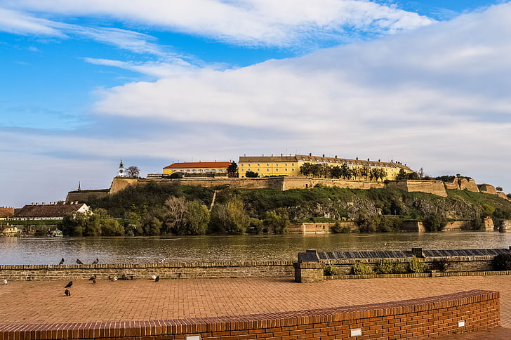 Petrovaradin, fästning, floden Donau, Novi sad, staden, Serbien, österrikisk stil