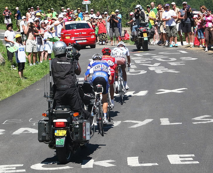 Tour de Francia, equipo de televisión, ganador de la etapa, equipo de TV en bicicleta, fotógrafo en bicicleta, espectadores, bicicleta