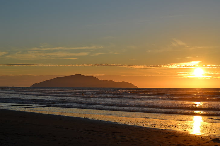 pôr do sol, Kapiti coast, Nova Zelândia, lindo sereno