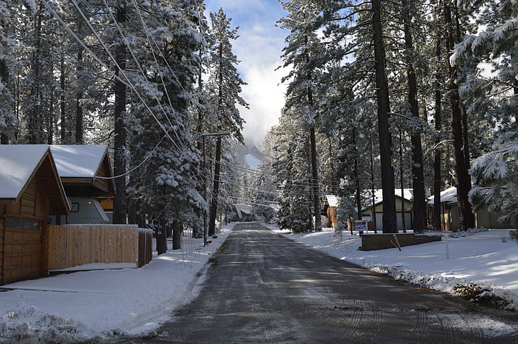 žiemos gatvė, sniego, namai, sezono metu, gatvė