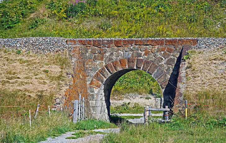 small stone bridge, railway embankment, natural stone, arch, vault, wing walls, gravel