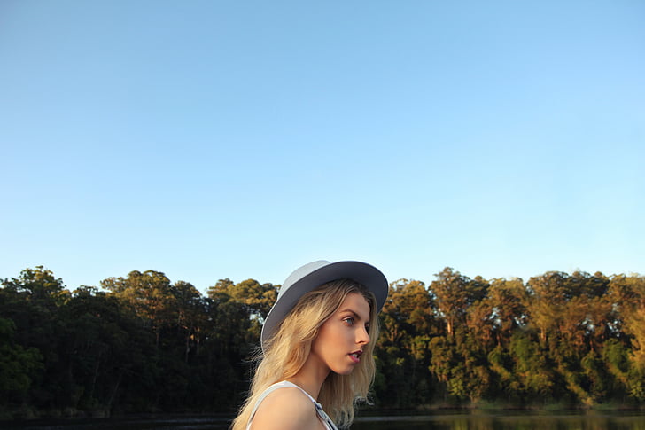 landscape, photo, woman, wearing, gray, hat, daytime