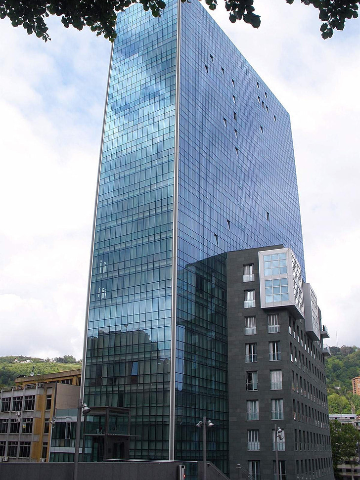 Isozaki atea, Bilbao, Abando, Paseo de uribitarte, budovy, mrakodrap, městský