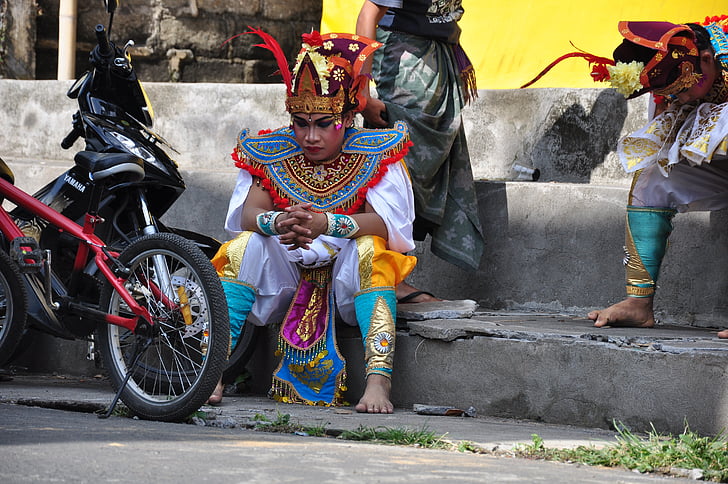 Bali, táncosok, hagyományosan, tánc, fejfedők, sisak, szállítás