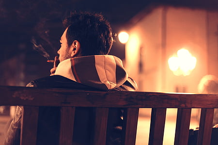 dospelý, sám, lavica, cigareta, osamelý, muž, noc