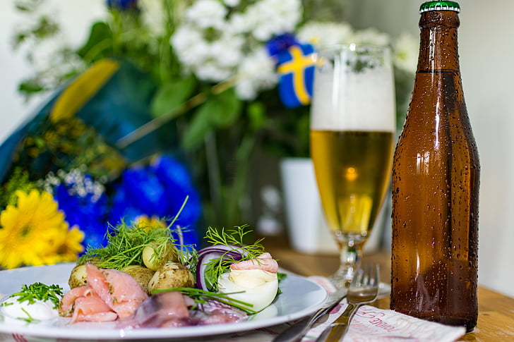 letný slnovrat, Švédsko, letné, rohož, letné jedlo, pivo, losos