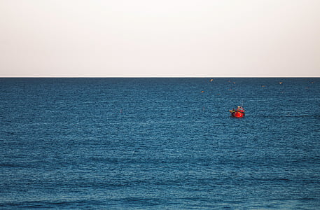 rouge, bateau, moyen, mer, océan, horizon, bleu