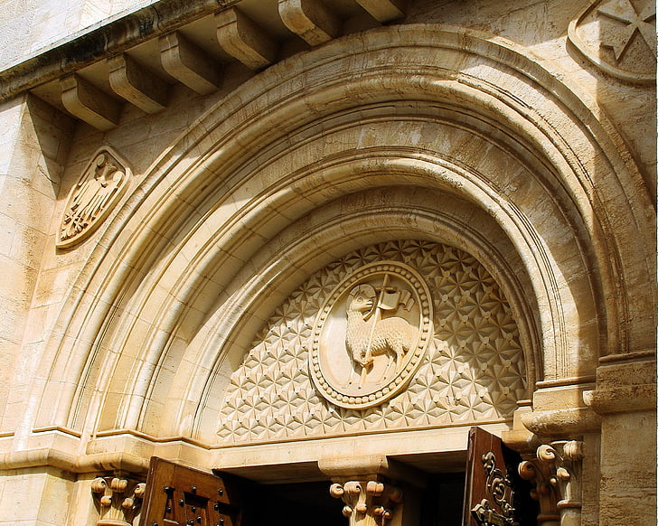 Jerusalem, Christuskirche, Trommelfell, Romanesque Wiederbelebung, Lamm, Symbol, Architektur