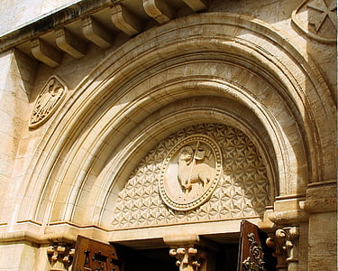 Jerusalem, Església de Crist, timpà, neoromànica, xai, símbol, arquitectura