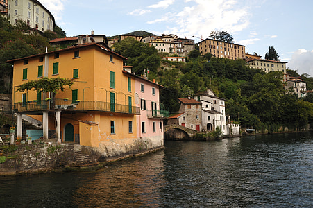 Italia, fjell innsjø, hus på land
