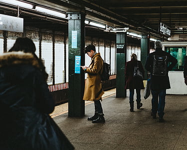 vyras, rudos spalvos, kailis, ūkio, telefonas, metro, stotis