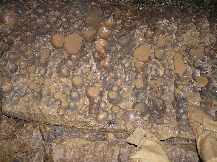 Höhlen-Boden, Auswaschung, Wasserhöhle, Fluss-Höhle, Erosion