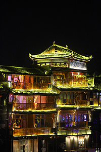 China, Hunan, Fenghuang, vista de noche