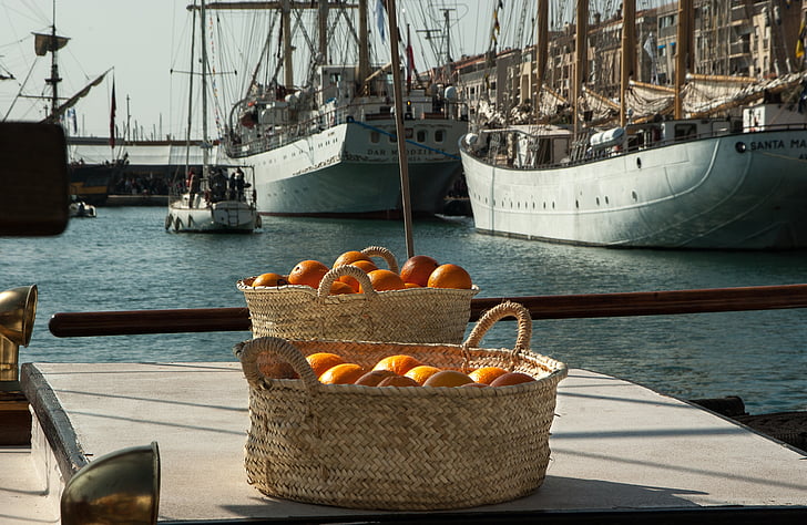 Francja, Sète, Port, żaglówki, łodzie, pomarańcze