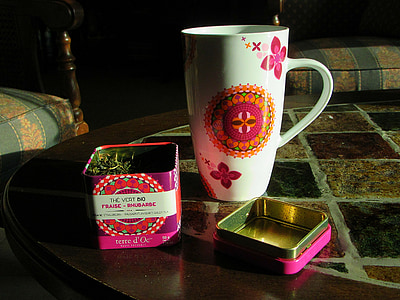Copa, caneca, chá, folhas de chá, estanho, porcelana