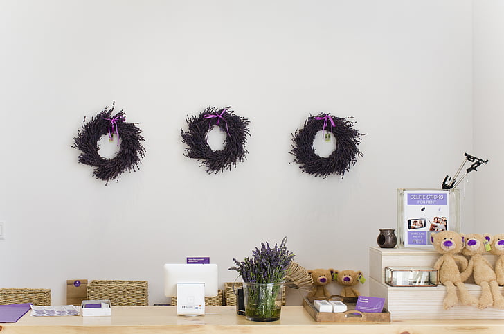 three, purple, fur, wreaths, wall, table, bear