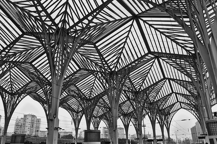 Lisbonne, la gare, voyage, architecture, noir et blanc